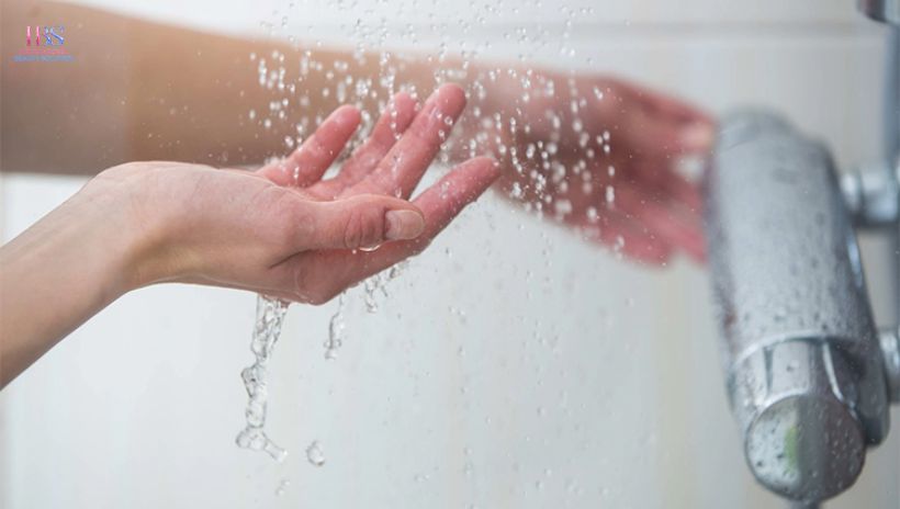 Rửa vùng kín bằng nước sạch mỗi ngày