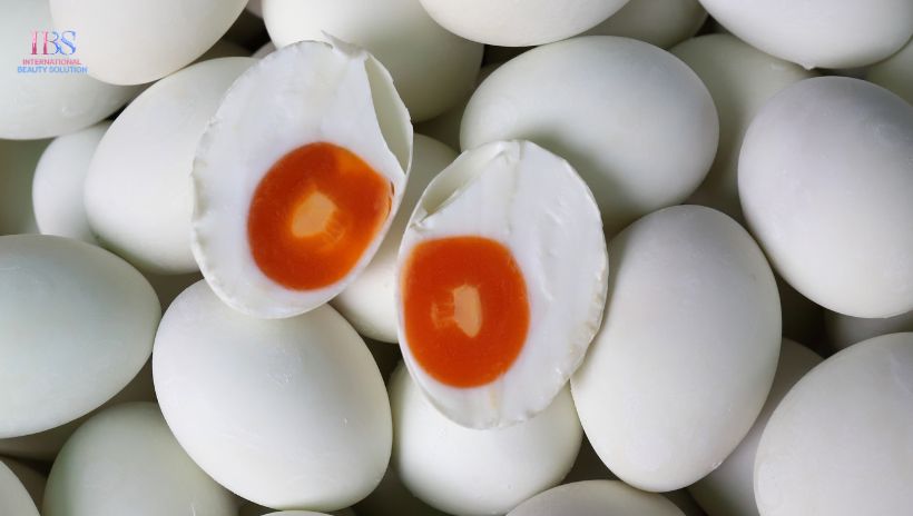 Trứng muối chứa khoảng 180 tới 200 calo